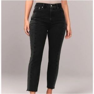 Abercrombie & Fitch Mom High Rise Jeans Raw Hem